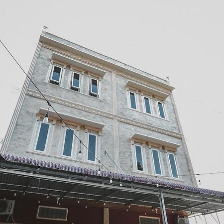 RedDoorz near Ringroad City Walks Medan Zewnętrze zdjęcie
