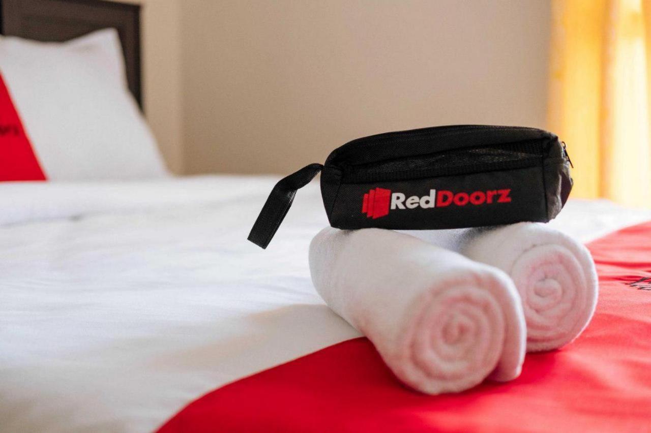 RedDoorz near Ringroad City Walks Medan Zewnętrze zdjęcie