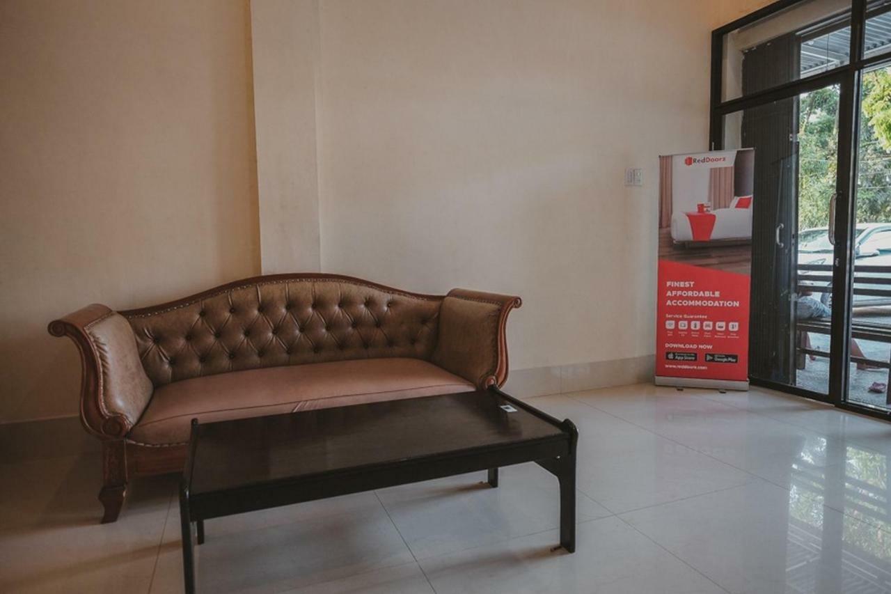RedDoorz near Ringroad City Walks Medan Zewnętrze zdjęcie
