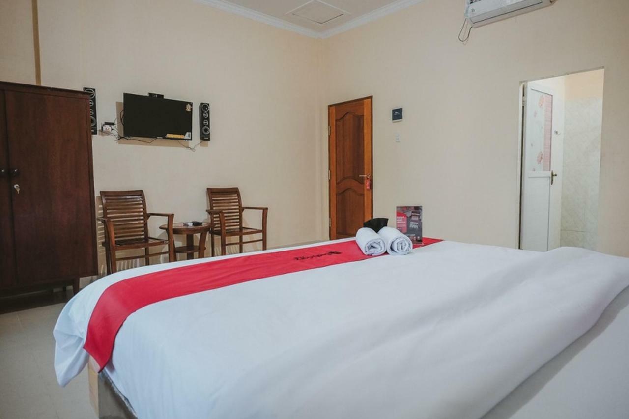 RedDoorz near Ringroad City Walks Medan Zewnętrze zdjęcie