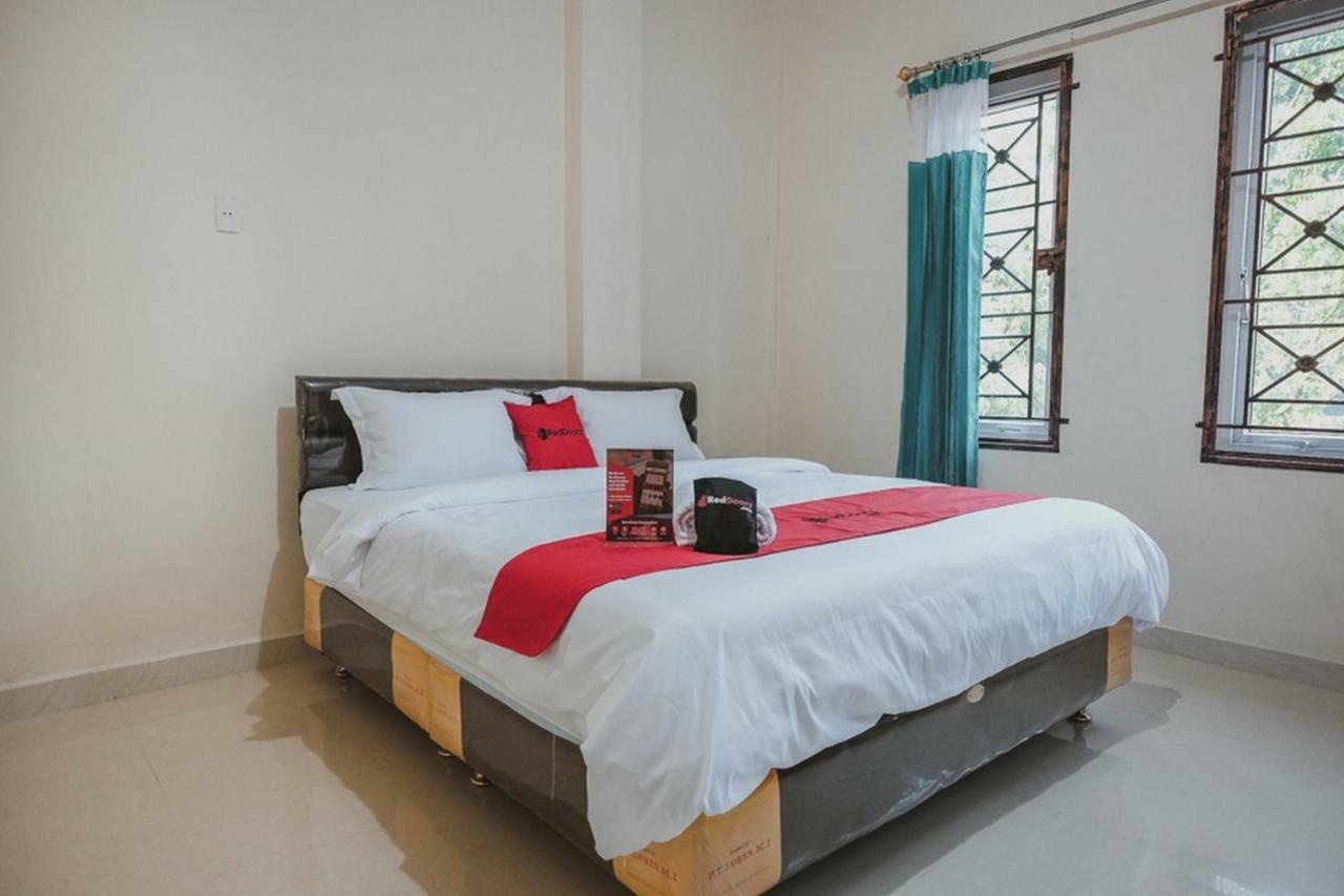 RedDoorz near Ringroad City Walks Medan Zewnętrze zdjęcie