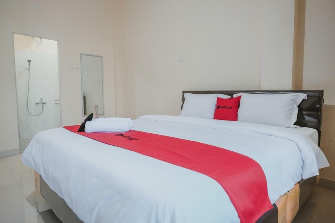 RedDoorz near Ringroad City Walks Medan Zewnętrze zdjęcie