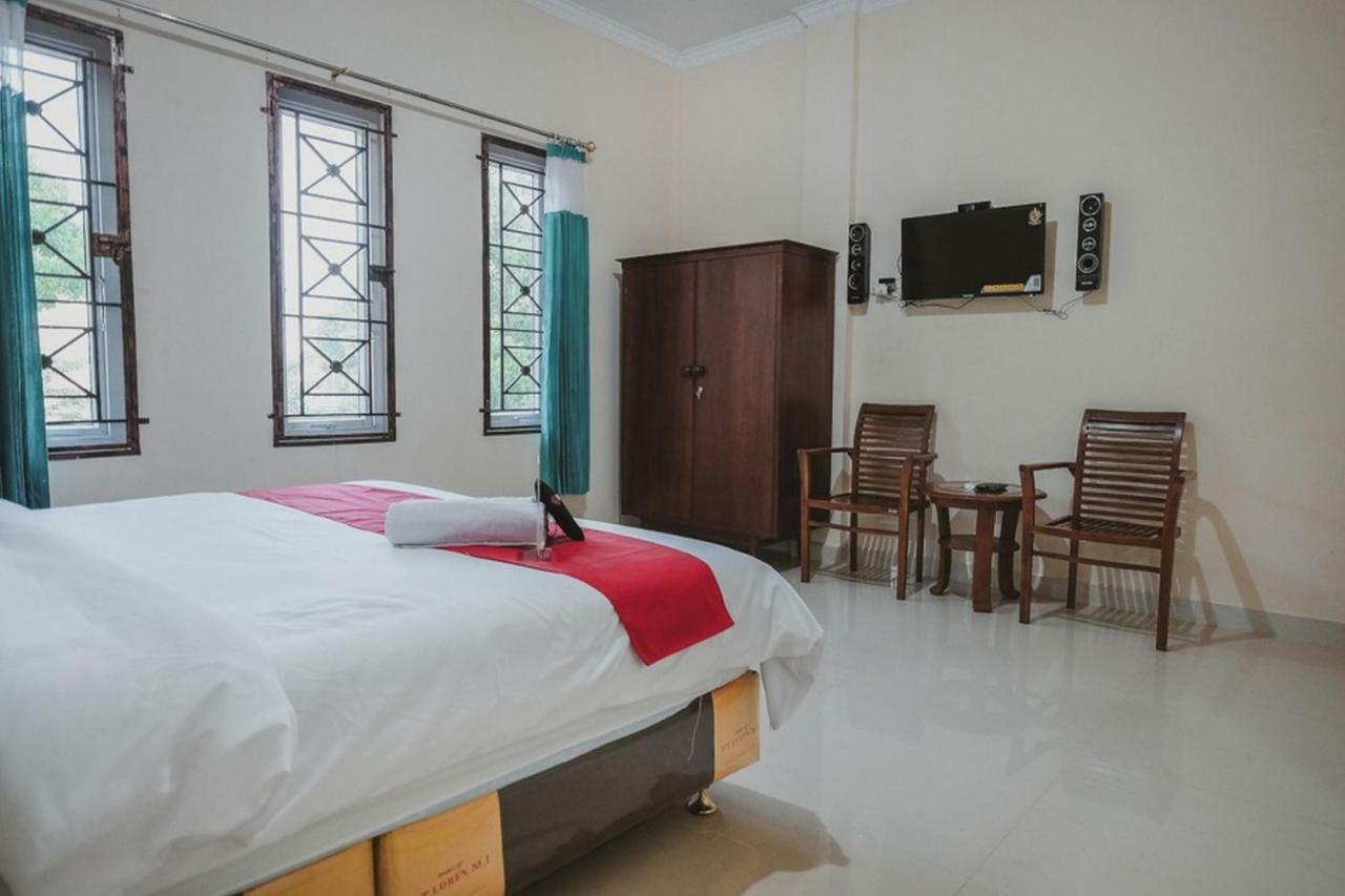 RedDoorz near Ringroad City Walks Medan Zewnętrze zdjęcie