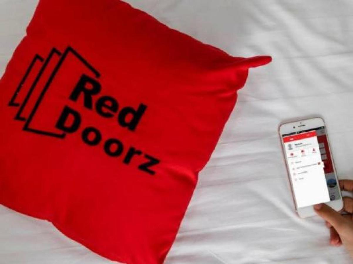 RedDoorz near Ringroad City Walks Medan Zewnętrze zdjęcie